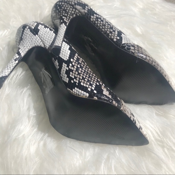 NEW pointed toe snakeskin pumps - Picture 3 of 3